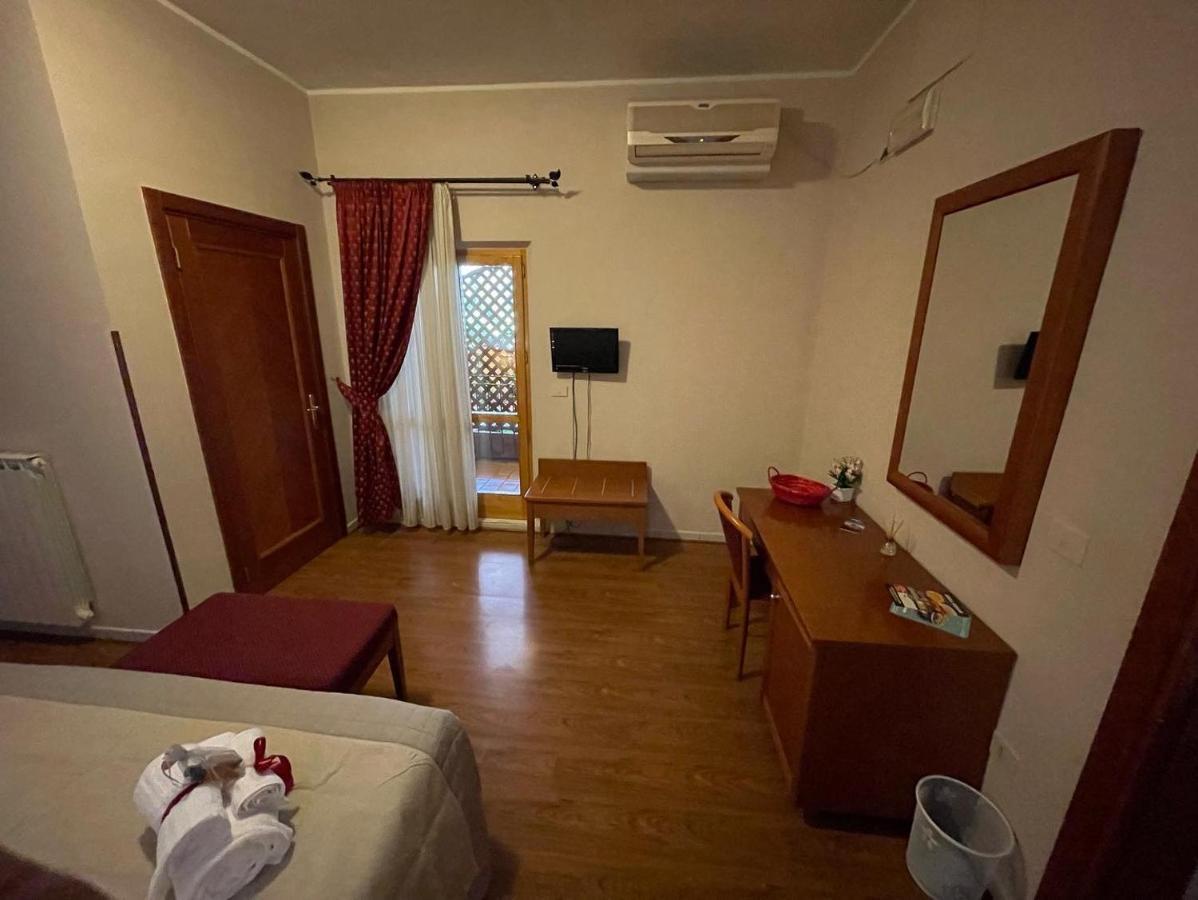 Hotel La Terrazza Dei Ciliegi Santa Maria Degli Angeli  Zewnętrze zdjęcie